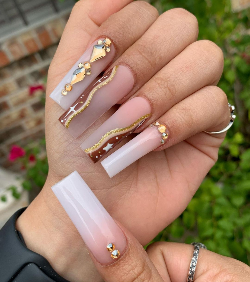 Eye Catching Gold Nail Ideas to Spice Up Your Appearance