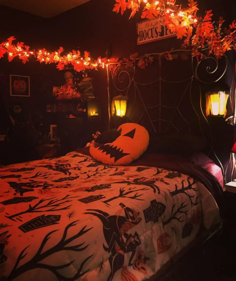 Easy Halloween Bedroom Décor Ideas (Trending) - WomenSew