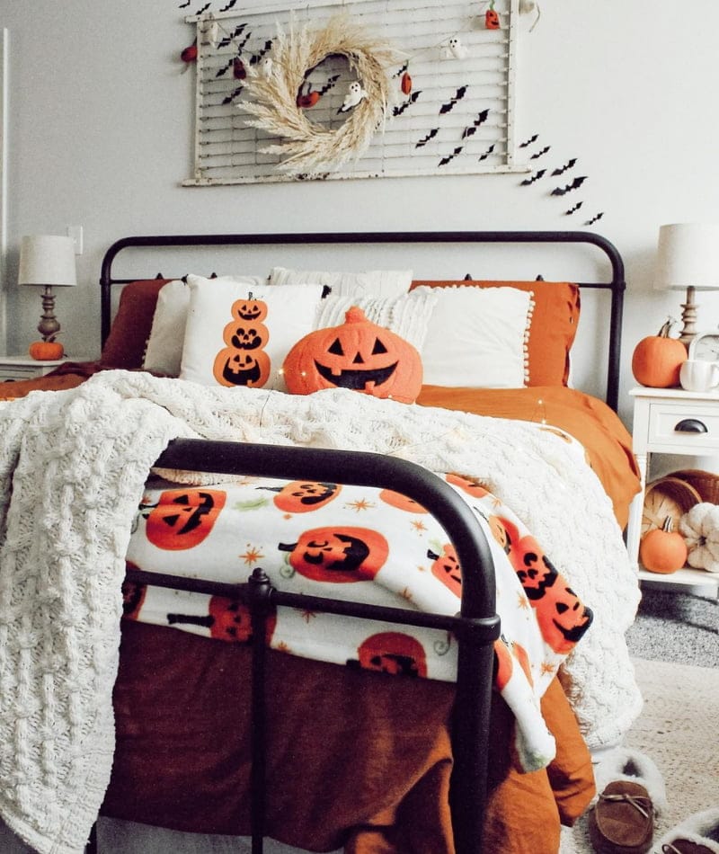 Easy Halloween Bedroom Décor Ideas (Trending) - WomenSew