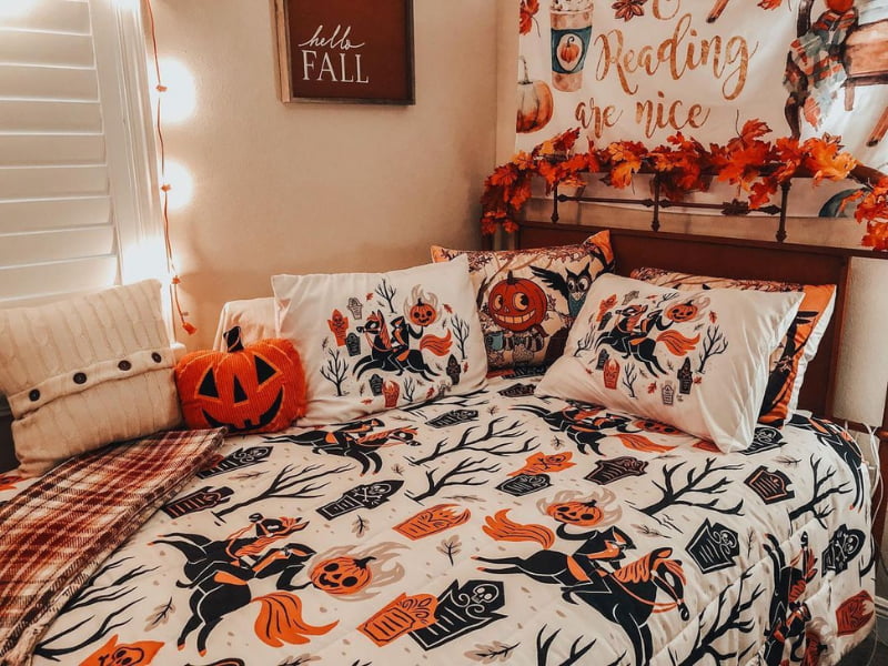 Easy Halloween Bedroom Décor Ideas (Trending) - WomenSew