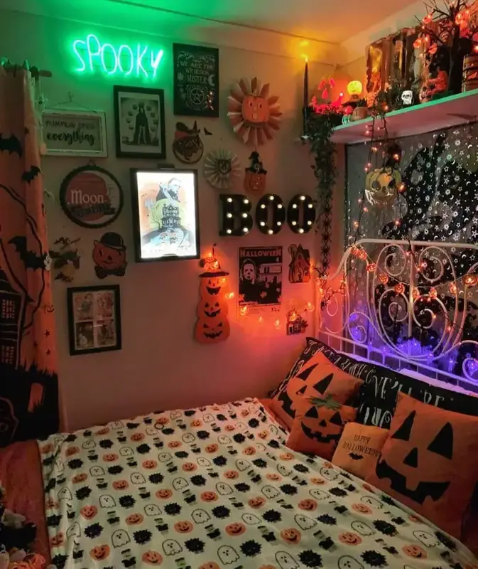 40 Creepy & Cool Halloween Bedroom Decor Inspo.