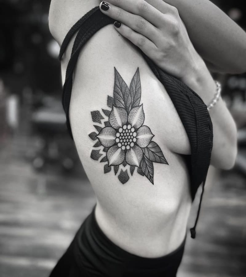 Stunning Flower Tattoo Ideas on Ribs