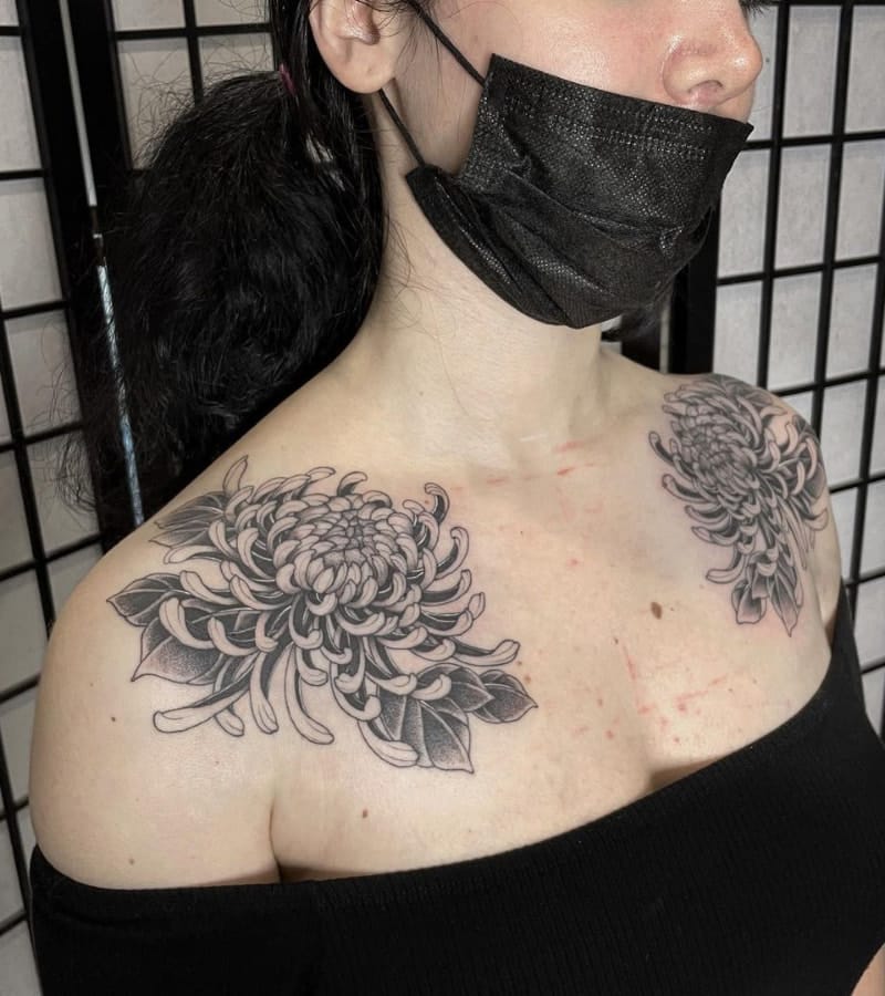 Flower Tattoo Ideas For Women In Shoulders