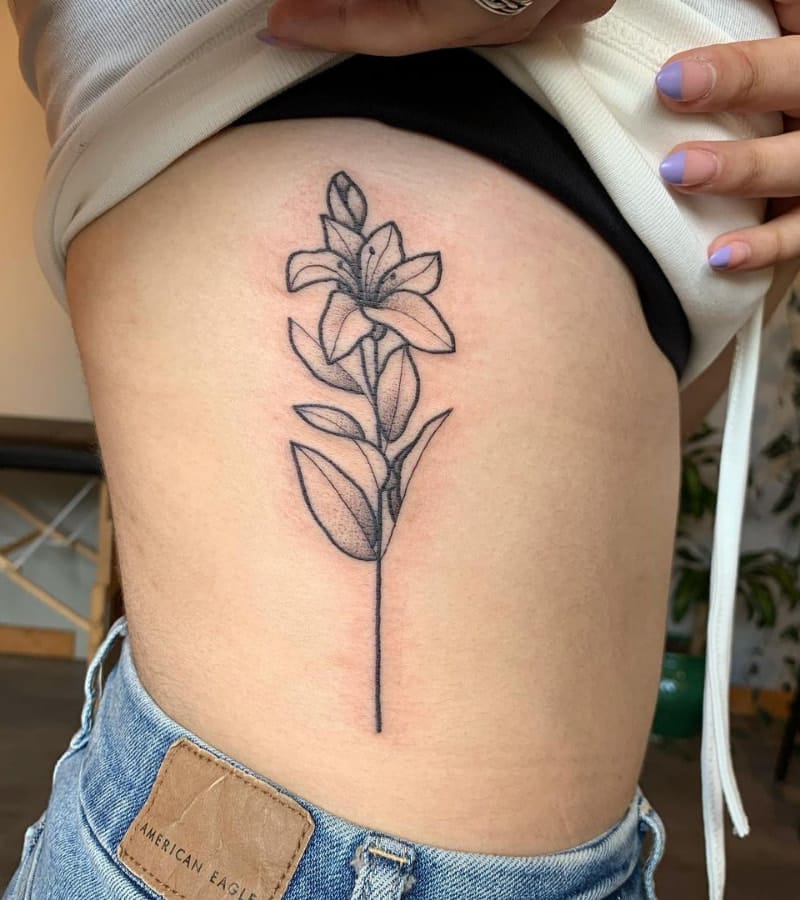 Stunning Flower Tattoo Ideas on Ribs