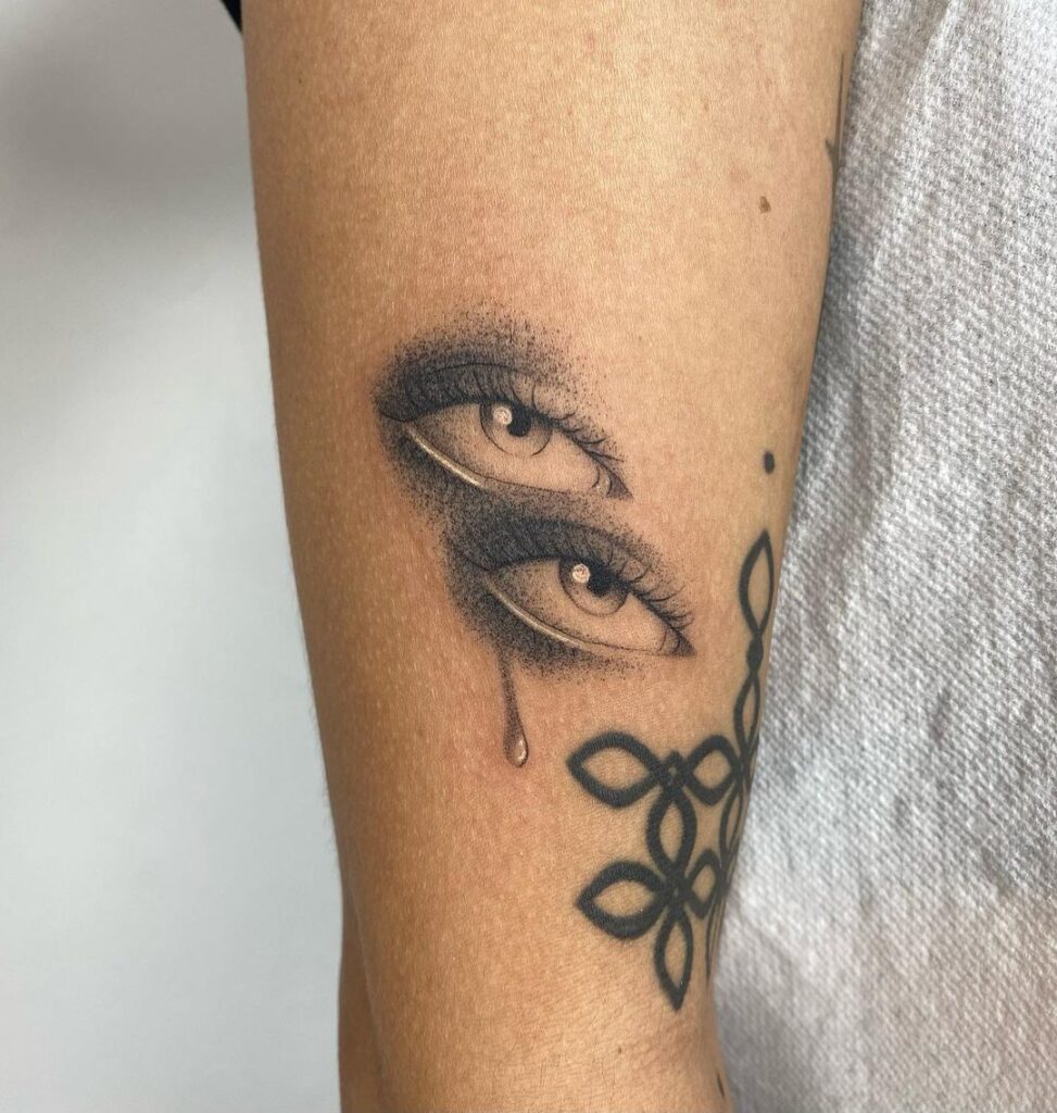 20+ Unique Eye Tattoo on Hand Ideas - WomenSew